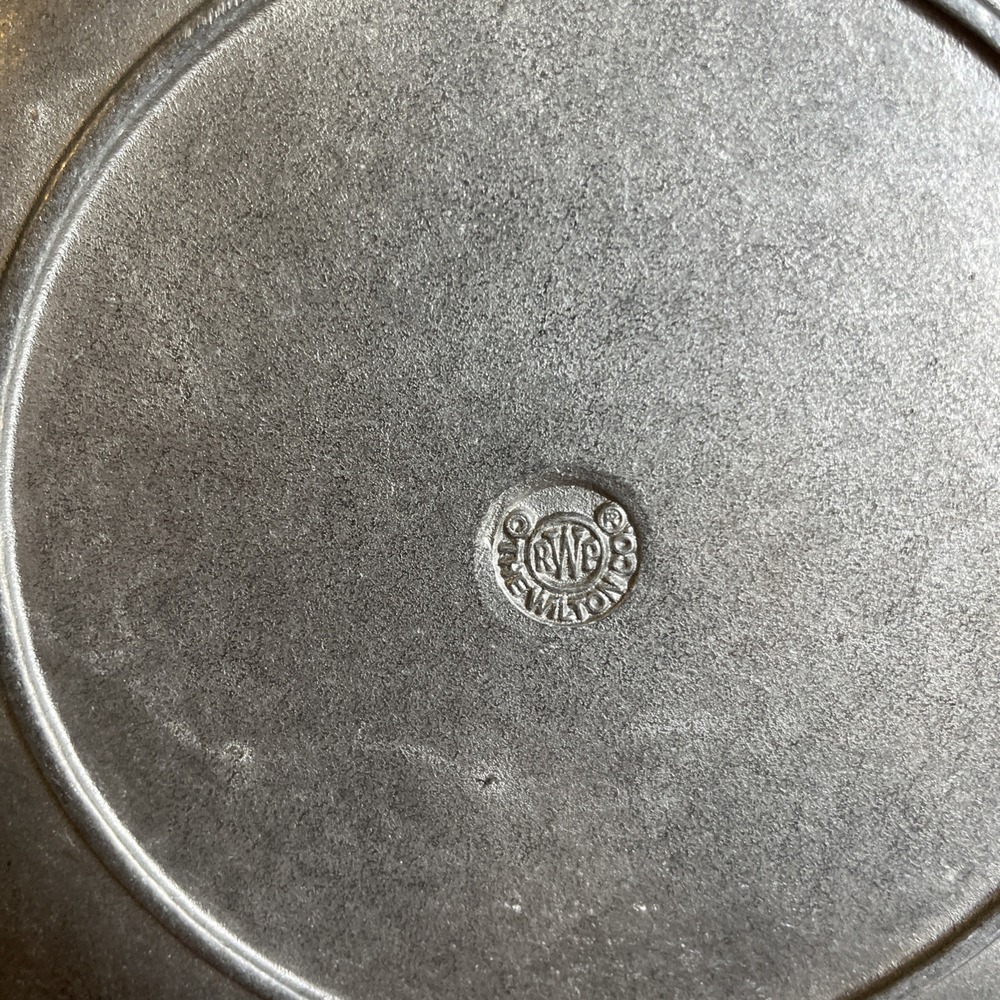 Pewter Platter Wilton Armetale William & Mary 13" Round Tray / Platter / Plate - Picture 3 of 7